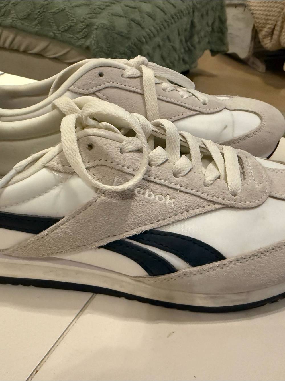 Reebok Kids Retro Runner in White and Navy